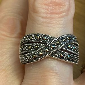 Beautiful marcasite and 925 Sterling silver twisted ring
